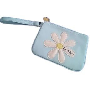 NWOT Betsey Johnson Daisy Clutch